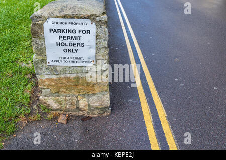 Parcheggio per i titolari di autorizzazioni solo Foto Stock