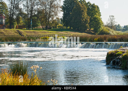 Ventas rumba sul fiume venta in Lettonia la cascata più ampia in Europa Foto Stock