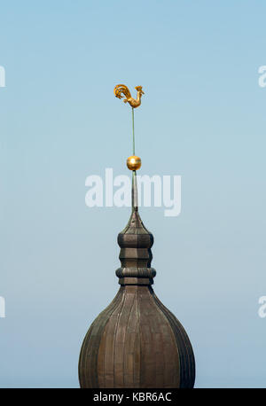 Duomo di riga cattedrale con il suo golden banderuola nella forma di un galletto Foto Stock