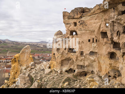 Grotta deserta città in cavusin, Cappadocia, Turchia Foto Stock
