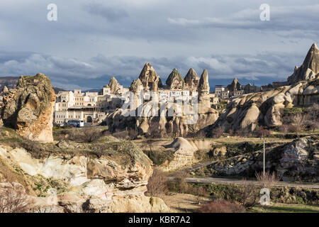 GOREME, TURCHIA - 6 GENNAIO 2015: Visualizza la città di Goreme in Cappadocia, Turchia Foto Stock