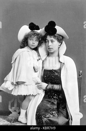 Victoria Melita Granduchessa di Hesse con sua figlia Principessa Elisabetta 1898 Foto Stock