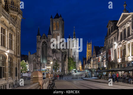 Gand in Belgio. Vista dal ponte di San Michele delle ‘tre torri’ - la Chiesa di San Nicola (Niklaaskerk), il Belfort e la Cattedrale di San Bavo. Foto Stock