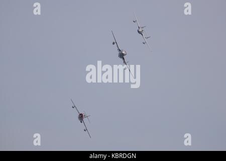 Mikoyan-Gurevich MiG-15 battenti con due de Havilland Vampire jet da combattimento dal Norwegian Air Force squadrone storico Foto Stock