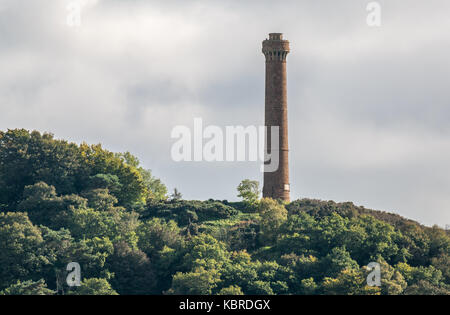 Vista della torre vittoriana in cima alla collina, Hopetoun Monument, su Byres Hill, East Lothian, Scozia, Regno Unito Foto Stock