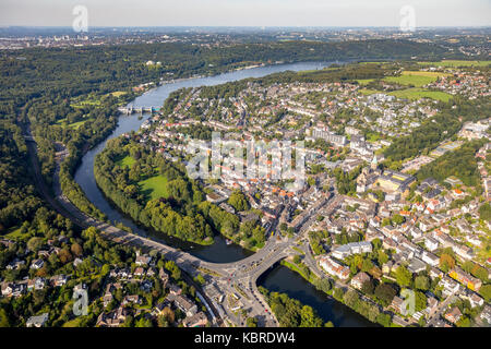 Vista di werden con il fiume Ruhr e il bridge werden, essen-werden, Essen, RENANIA DEL NORD-VESTFALIA, Germania Foto Stock