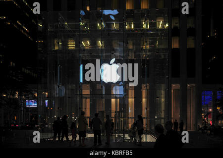 New York City - giugno 25, 2008: flagship store di Apple sulla Quinta Avenue in New York City. Foto Stock