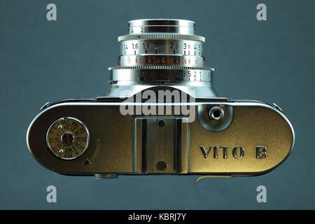 VOIGTLANDER VITO B Fotocamera dal di sopra su sfondo blu Foto Stock