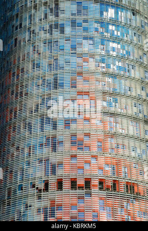 Barcellona, Spagna - 10 marzo: Torre Agbar progettata da Jean Nouvel il 10 marzo 2013. Foto Stock