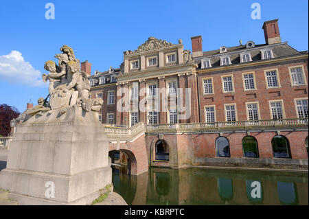 Moated il castello Nordkirchen, Munsterland, Renania settentrionale-Vestfalia, Germania | Barock-Wasserschloss Nordkirchen, Muensterland, Renania settentrionale-Vestfalia Foto Stock