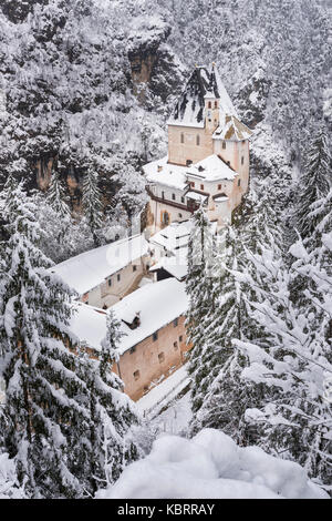 Santuario di san Romedio. Il santuario di san romerio si trova nel comune di sanzeno in val di non in provincia di Trento in trentino al Foto Stock