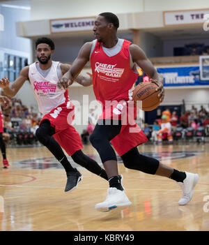 Boca Raton, Florida, Stati Uniti d'America. Il 30 settembre, 2017. Miami Heat center Bam Adebayo aziona il carrello durante una scrimmage a FAU a Boca Raton, in Florida, il 30 settembre 2017. Credito: Allen Eyestone/Palm Beach post/ZUMA filo/Alamy Live News Foto Stock