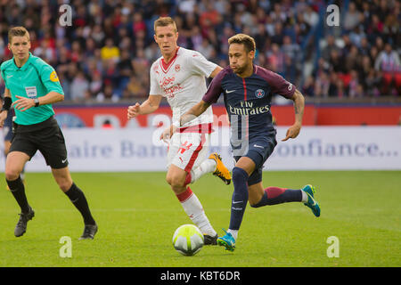 Neymar Jr in azione durante il French Ligue 1 partita di calcio tra Paris Saint Germain (PSG) e Bordeaux al Parc des Princes. Il match è stato vinto 6-2 dal Paris Saint Germain. Foto Stock