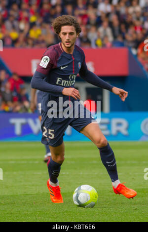 Adrien Rabiot in azione durante il French Ligue 1 partita di calcio tra Paris Saint Germain (PSG) e Bordeaux al Parc des Princes. Il match è stato vinto 6-2 dal Paris Saint Germain. Foto Stock