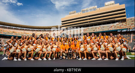 30 settembre 2017: Tennessee volontari spirito team prima della NCAA Football gioco tra la University of Tennessee volontari e l'Università di Georgia Bulldogs a Neyland Stadium di Knoxville, TN Tim Gangloff/CSM Foto Stock