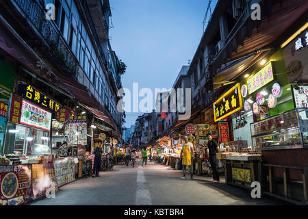 Ristorante street vicino al mercato centrale della città di Xiamen Cina durante la notte Foto Stock