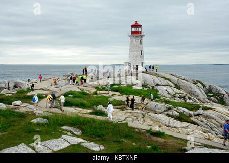 Peggy's Cove faro di Peggy's Cove sulla sponda orientale del St. Margaret's Bay a Halifax, Nova Scotia, Canada Foto Stock