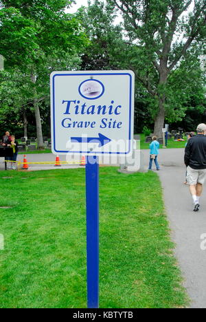 Gli oggetti contrassegnati per la rimozione definitiva al RMS Titanic luogo di sepoltura di Fairview Prato cimitero di Halifax, Nova Scotia, Canada Foto Stock