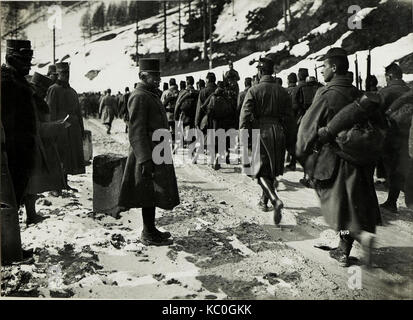 Defilierung des 2. bosnisch herzegowinischen Infanterieregiments, 3. Battaglione, Predazzo. (BildID 15588854) Foto Stock