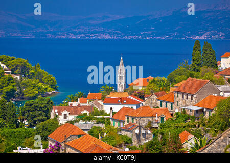 Splitska bay sull'isola di Brac view, Dalmazia regione della Croazia Foto Stock