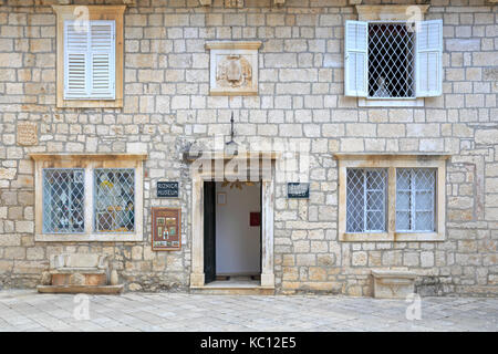 Il vescovo è il Museo del Tesoro o Riznica Museum, la città di Korcula, Isola di Korcula, Croazia, Dalmazia, costa dalmata, l'Europa. Foto Stock