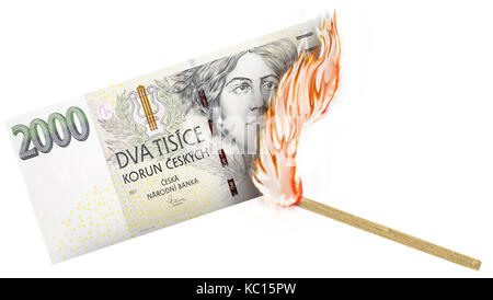 Una banconota essendo bruciato da un confronto con la masterizzazione in una grande fiamma. Foto Stock
