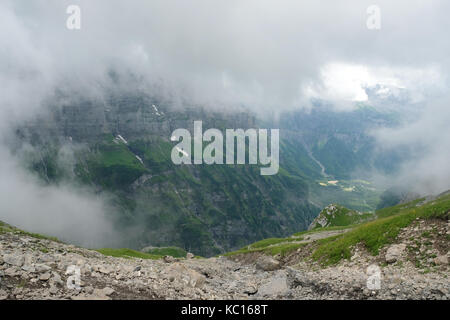 Sixt fer a cheval dalla discesa del mont sageroux, tour des dents blanches, alpi Foto Stock