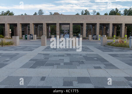 Area di ingresso per il Monte Rushmore monumento nazionale area con n. di persone intorno a. Dakota del Sud, Stati Uniti d'America. Foto Stock