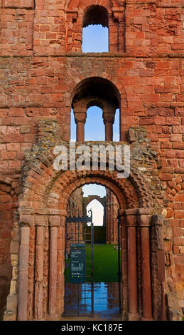 Portale romanico in lindisfarne monastero, fondata 634 da san aidan. Isola Santa, vicino a Berwick-upon-Tweed, Northumberland, Inghilterra Foto Stock