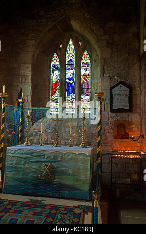 Il 'pescatori corsia dell'con san pietro altabiblr nel XII secolo "anglicana chiesa parrocchiale di Santa Maria Vergine", Isola Santa, Northumberland. Foto Stock