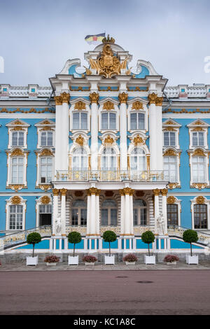 Esterno dettagli architettonici del palazzo di Caterina (Tsarskoe Selo), Pushkin, San Pietroburgo, Russia Foto Stock