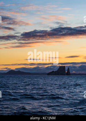 Alba a León Dormido | Kicker Rock - Isole Galapagos, Ecuador Foto Stock