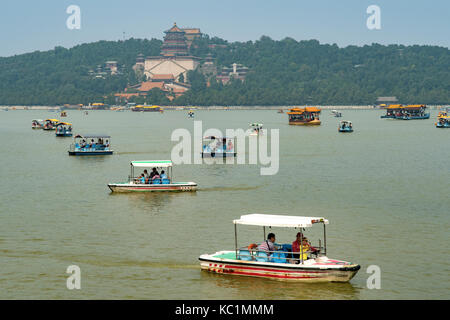 Imbarcazioni da diporto sul lago kunming, palazzo estivo, Pechino, Cina Foto Stock