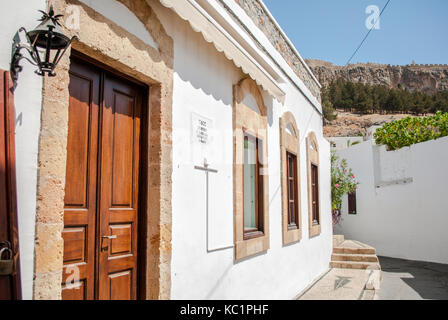 Lindos, Grecia - 10 Settembre 2016: la casa tradizionale a Lindos, Rodi, Grecia Foto Stock