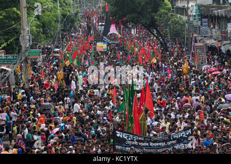 Un enorme corteo di Muharram Credito: Azim Khan Ronnie/Alamy Live News Foto Stock