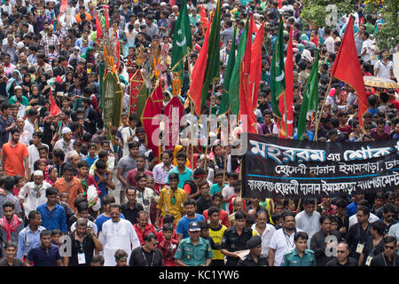 Un enorme corteo di Muharram Credito: Azim Khan Ronnie/Alamy Live News Foto Stock