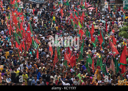 Un enorme corteo di Muharram Credito: Azim Khan Ronnie/Alamy Live News Foto Stock