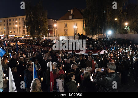 Varsavia, Polonia. 01 ott 2017. I cittadini protesta contro le modifiche legislative in Polonia giudiziario del sistema proposto in precedenza questa settimana dal presidente andrzej duda. Credito: adam w. byra/alamy live news Foto Stock