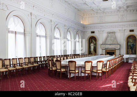 Livadiya, crimea - 21 settembre 2017: interno della sala bianca (il gala sala da pranzo) nel palazzo di Livadia. Il palazzo era la residenza di estate dei Foto Stock