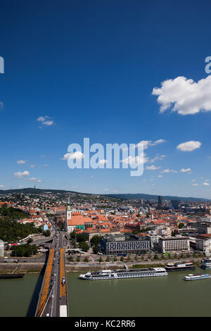 La Slovacchia, Bratislava, vista sopra la città capitale, paesaggio urbano. Foto Stock