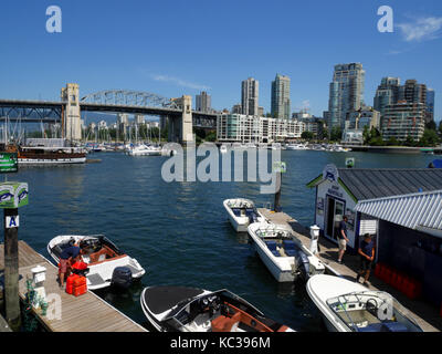 Burrard Street bridge da Granville Island, Vancouver, BC, Canada. Foto Stock