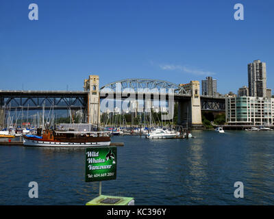 Burrard Street bridge da Granville Island, Vancouver, BC, Canada. Foto Stock