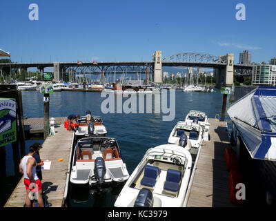 Burrard Street bridge da Granville Island, Vancouver, BC, Canada. Foto Stock