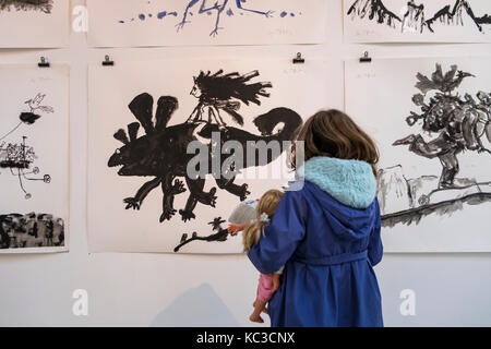 Nuove opere sul display da Quentin Blake: Il solo modo di viaggiare - Galleria Jerwood in Hastings East Sussex Regno Unito Foto Stock