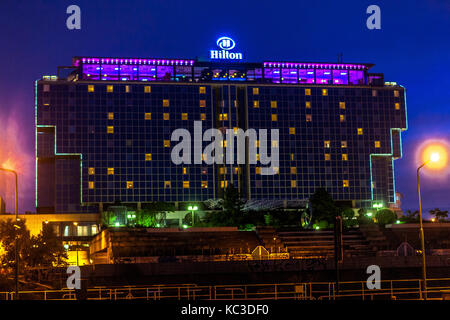 Praga Hilton hotel al tramonto, Praga Karlin, Repubblica Ceca Hotel Foto Stock