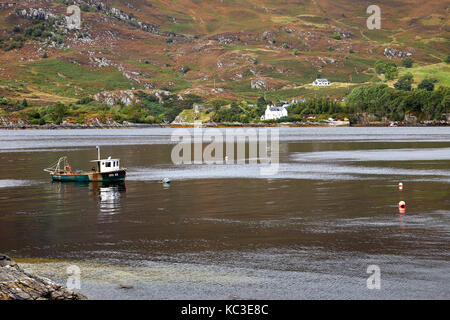 Stromi Castlle e North Stromé la riva settentrionale. Da Stromeferry (senza traghetto) attraverso Loch Carron Foto Stock