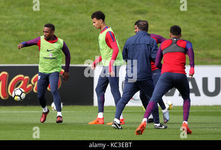 L'Inghilterra del dele alli (centro) durante una sessione di allenamento per il media day a St George's Park, Burton upon Trent. Foto Stock