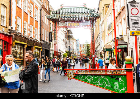 Londra Chinatown, Chinatown di Londra, Chinatown arch, Chinatown ingresso Londra uk, Chinatown, Londra, Regno Unito, Inghilterra, arco, arco di ingresso paifang pailou Foto Stock