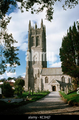 St Probus’ Church, Probus, vicino a Truro, Cornovaglia, Inghilterra. La più alta e più recente delle torri medievali della Cornovaglia. Foto Stock