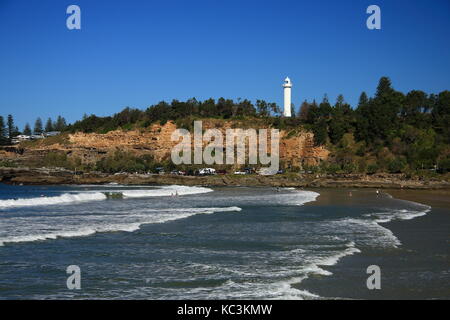 Vista di yamba spiaggia principale che guarda verso la luce yamba house Foto Stock